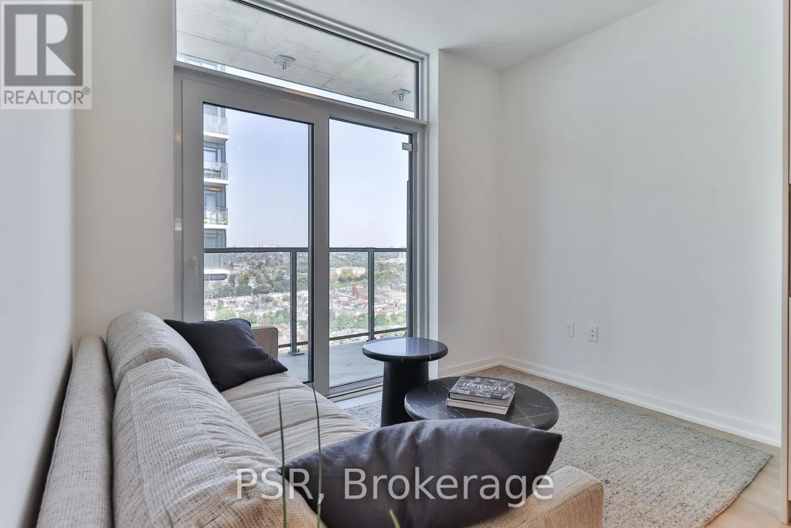 2305 - 10 GRAPHOPHONE GROVE