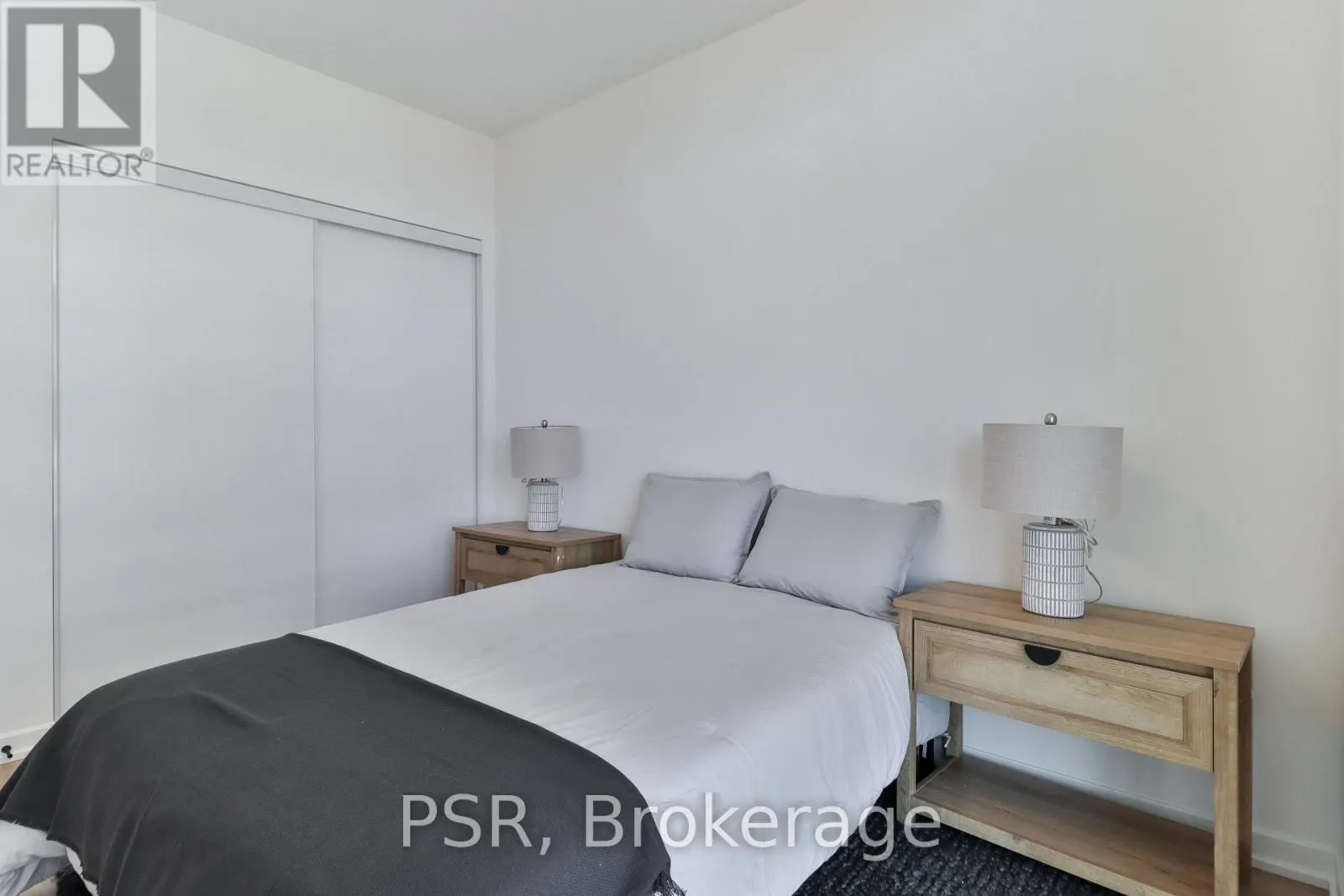 2305 - 10 GRAPHOPHONE GROVE