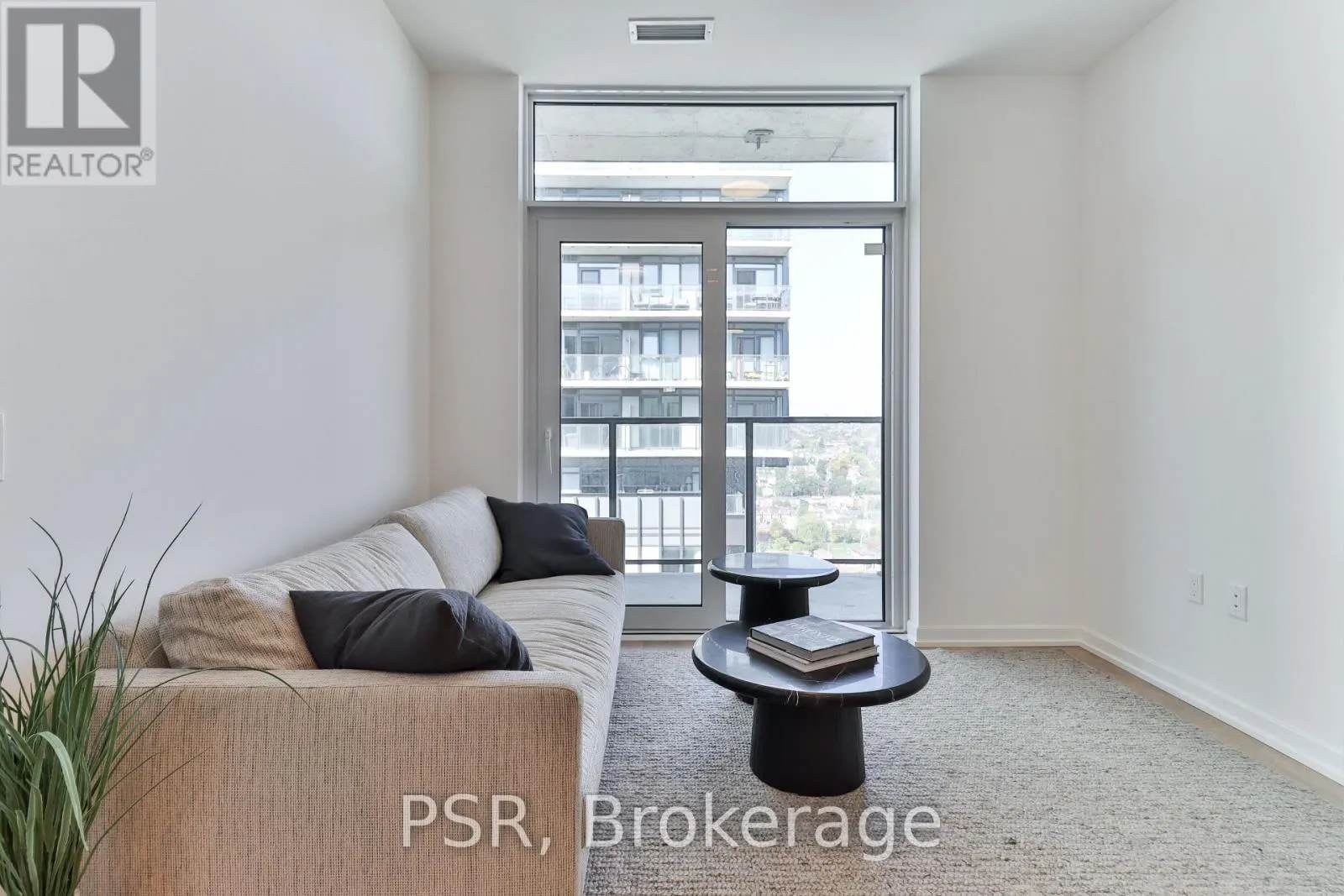 2305 - 10 GRAPHOPHONE GROVE