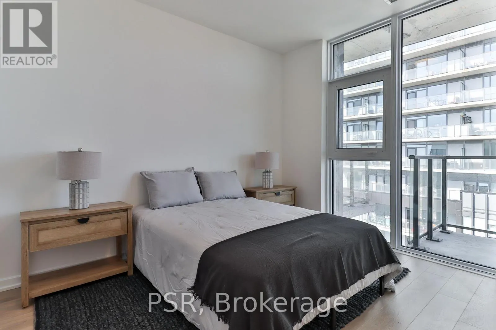 2305 - 10 GRAPHOPHONE GROVE