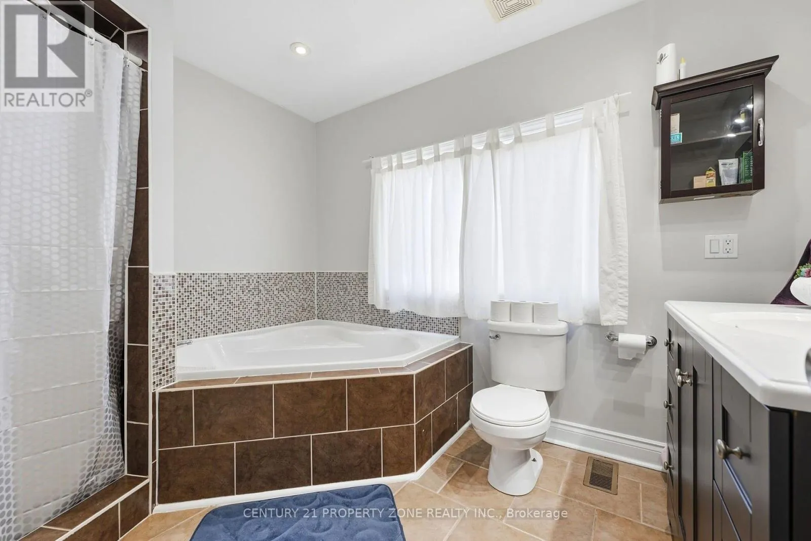 88 SPADINA ROAD