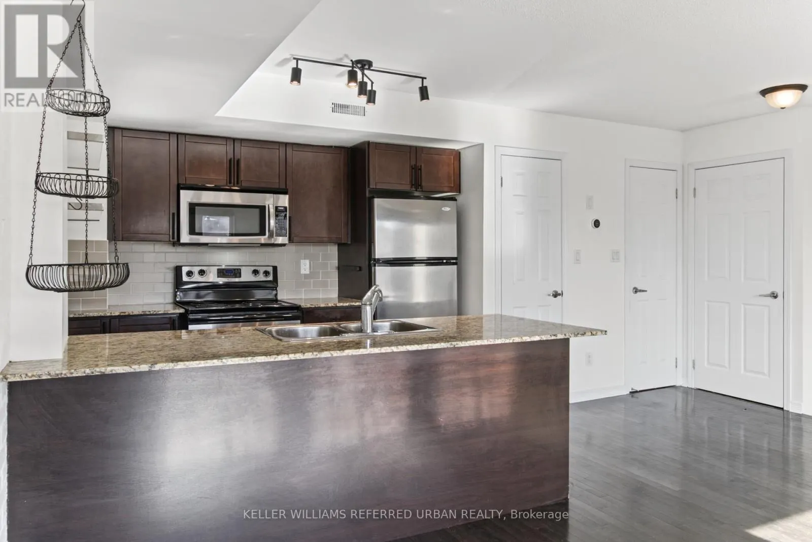 209 - 20 FOUNDRY AVENUE