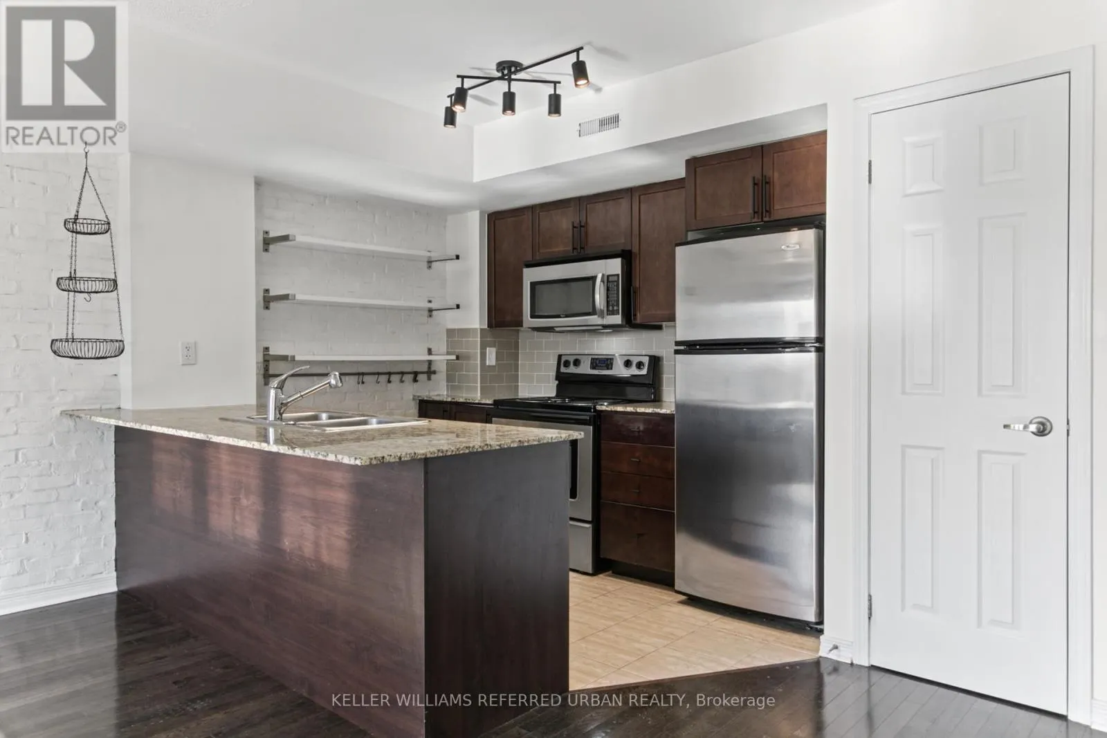 209 - 20 FOUNDRY AVENUE