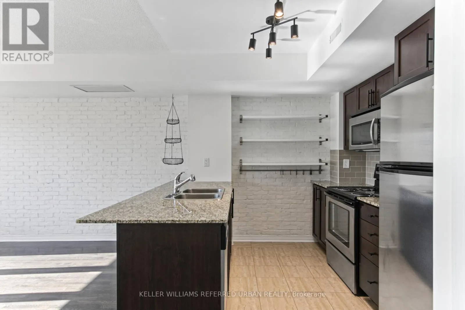 209 - 20 FOUNDRY AVENUE
