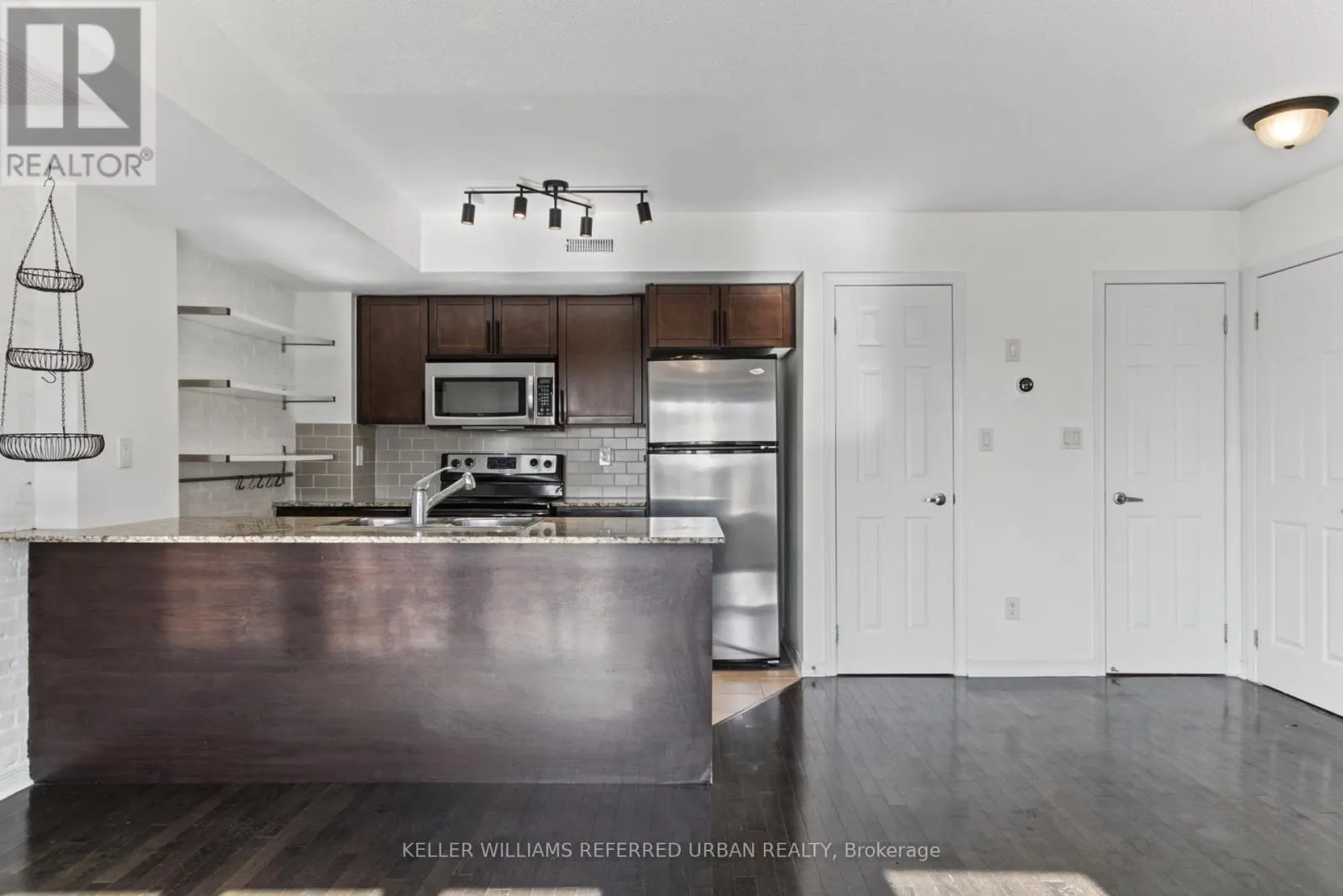 209 - 20 FOUNDRY AVENUE