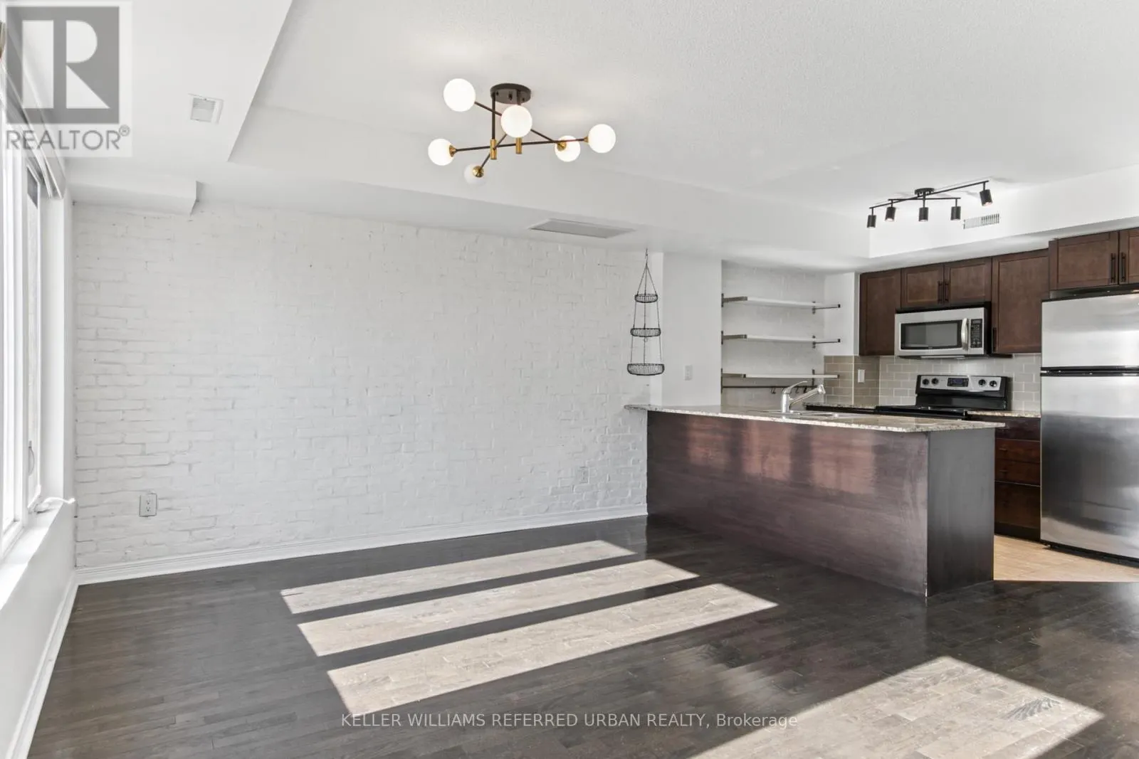 209 - 20 FOUNDRY AVENUE