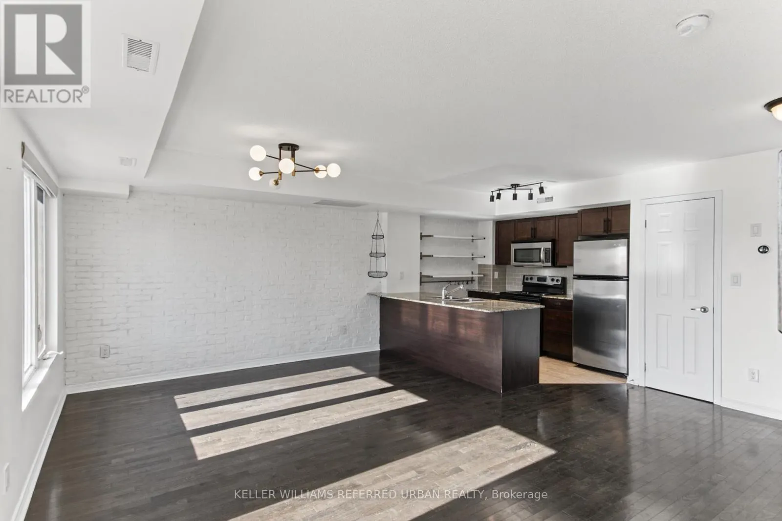 209 - 20 FOUNDRY AVENUE