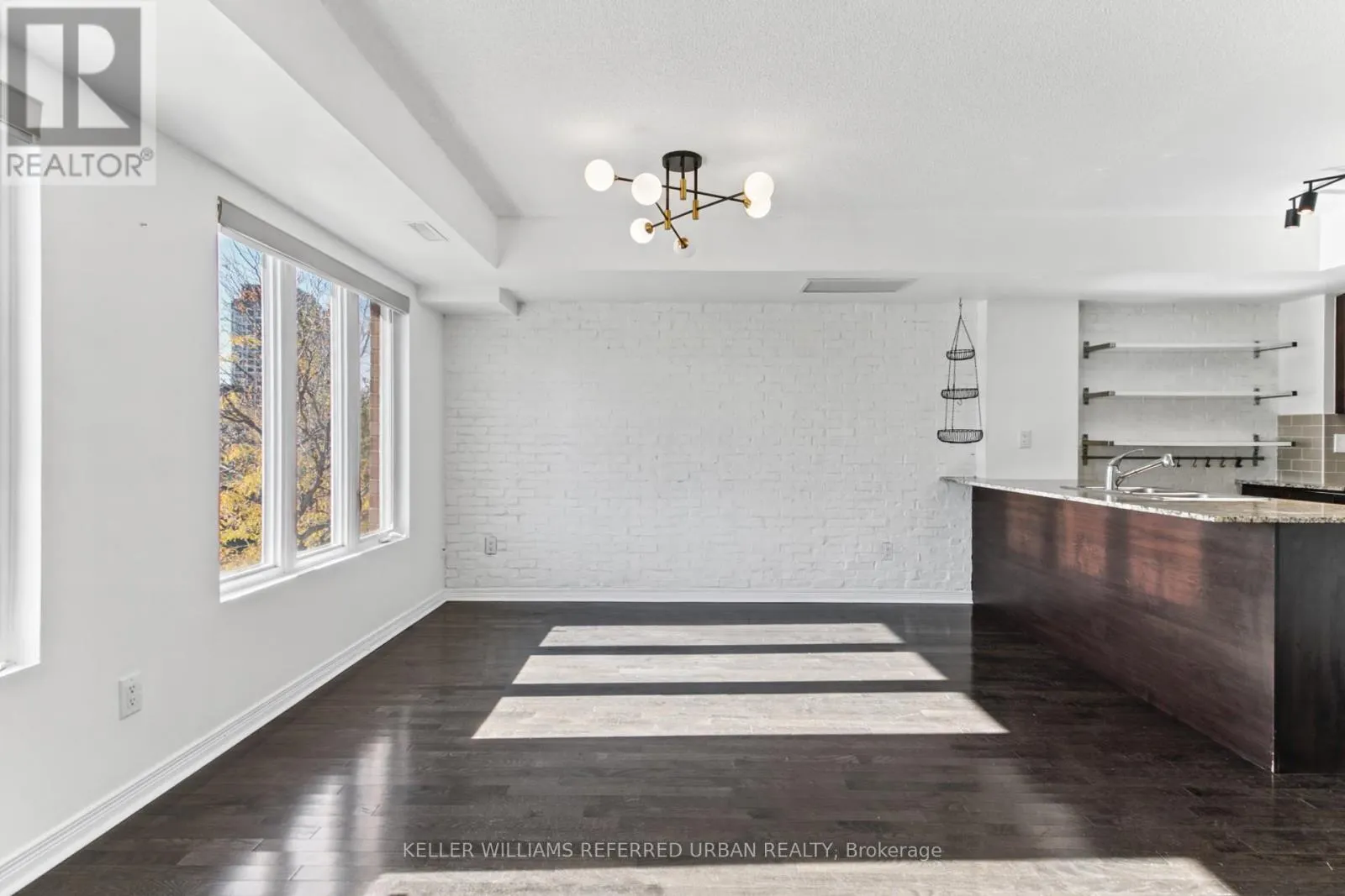 209 - 20 FOUNDRY AVENUE