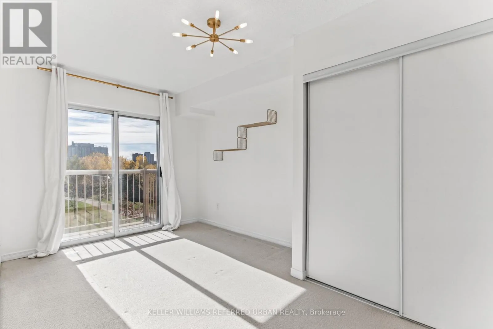 209 - 20 FOUNDRY AVENUE