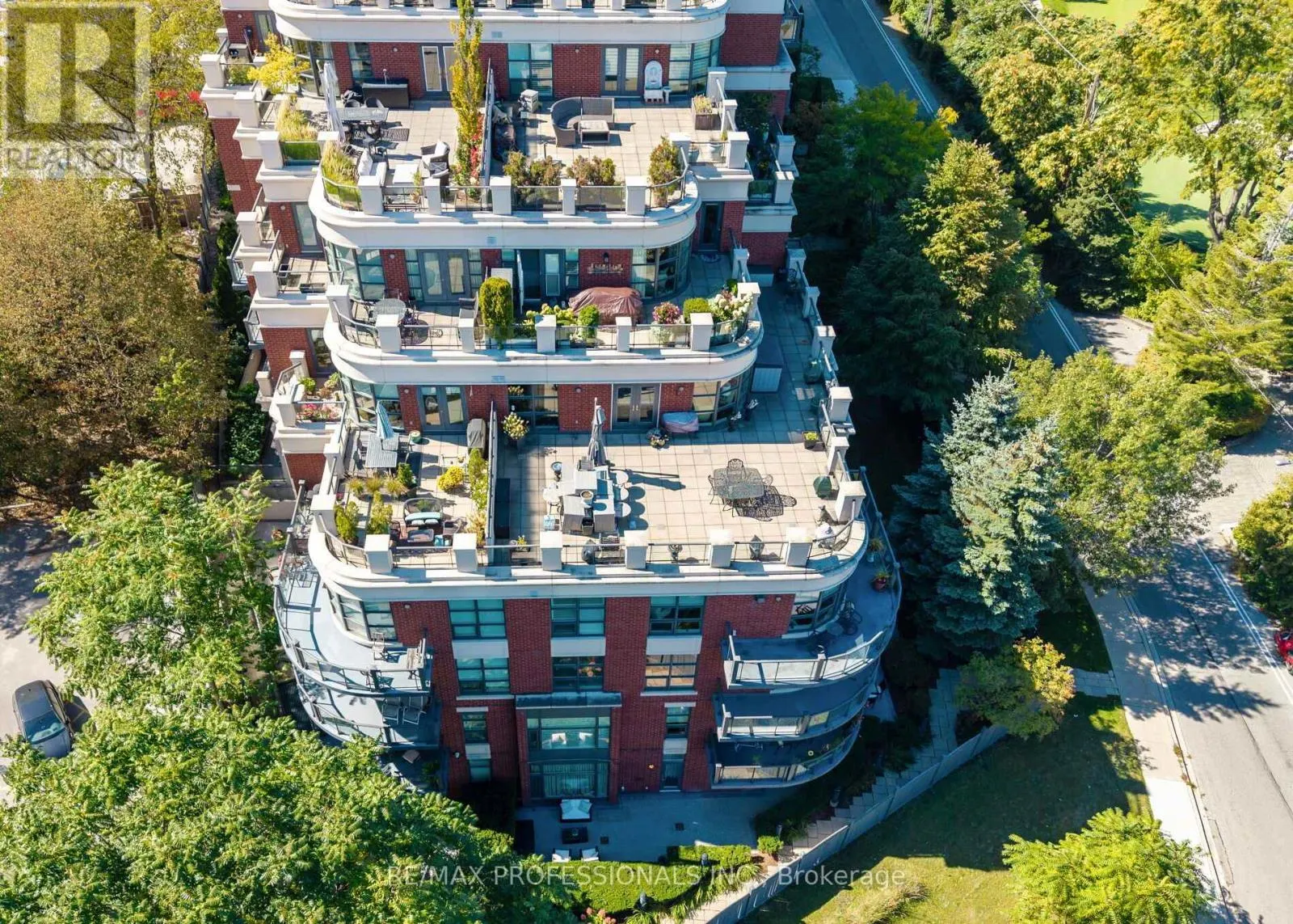 108 - 9 BURNHAMTHORPE CRESCENT