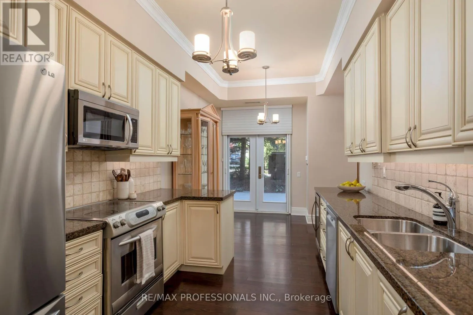 108 - 9 BURNHAMTHORPE CRESCENT
