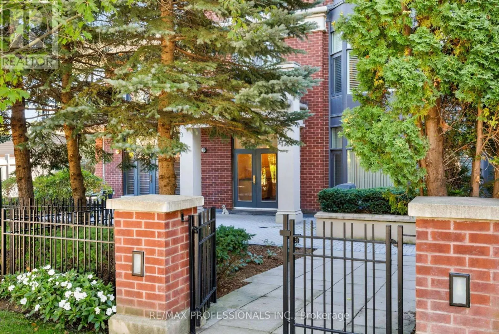 108 - 9 BURNHAMTHORPE CRESCENT