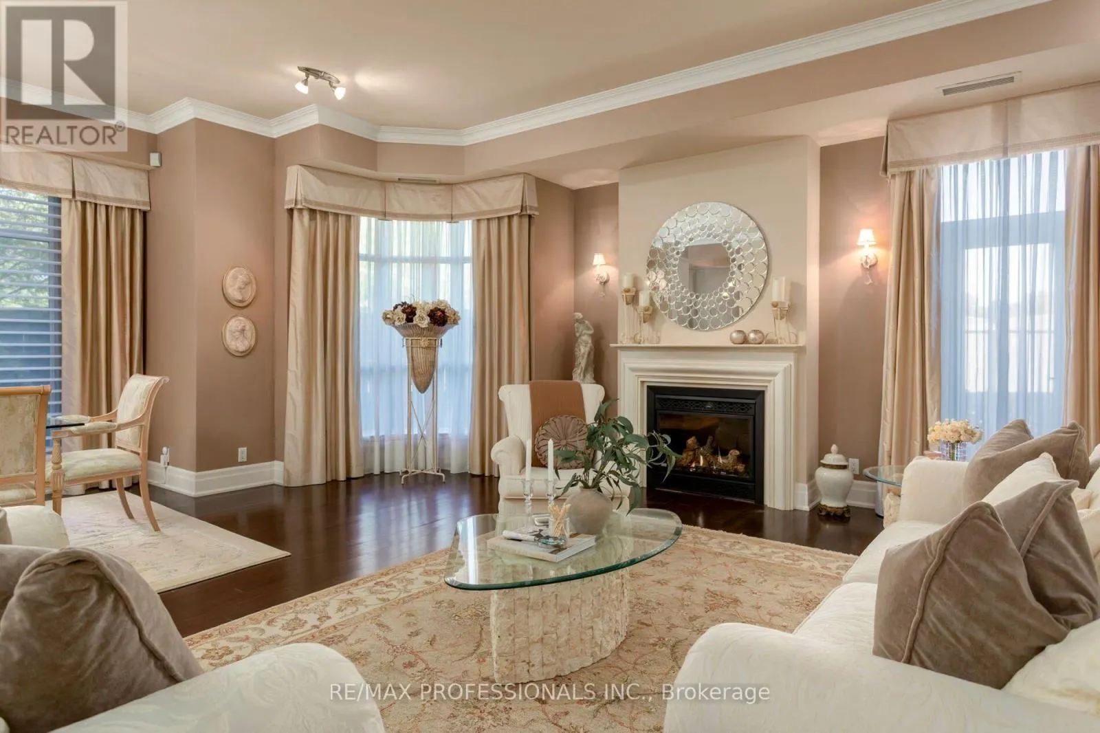 108 - 9 BURNHAMTHORPE CRESCENT