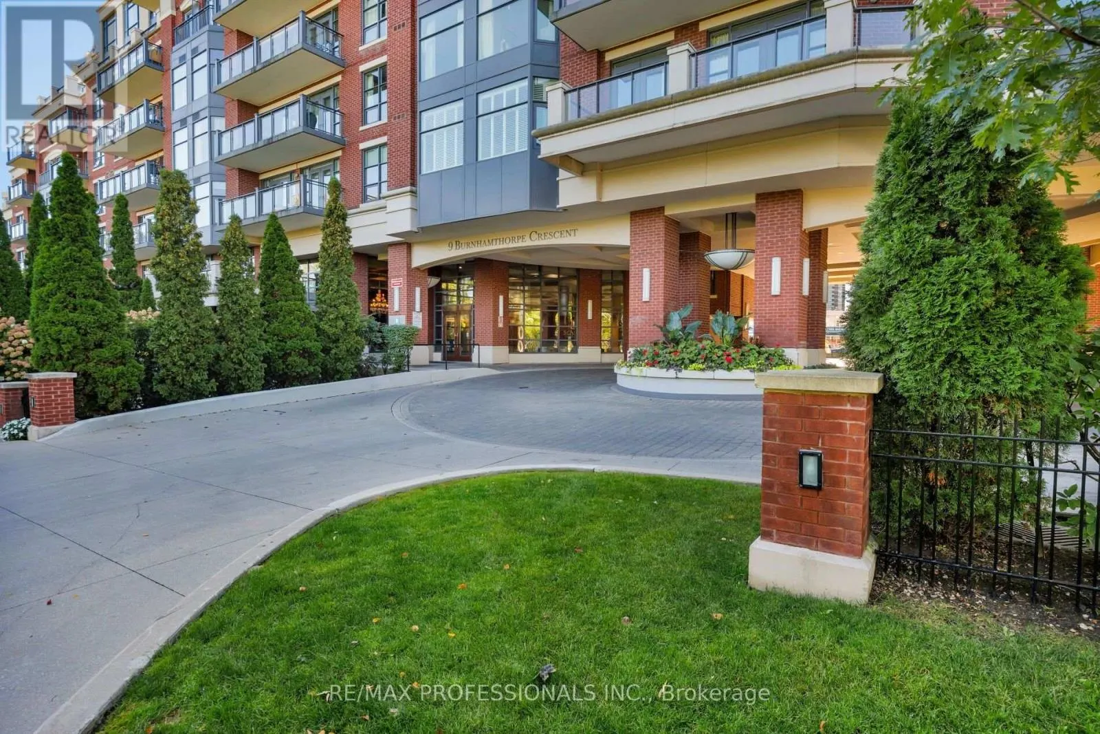 108 - 9 BURNHAMTHORPE CRESCENT