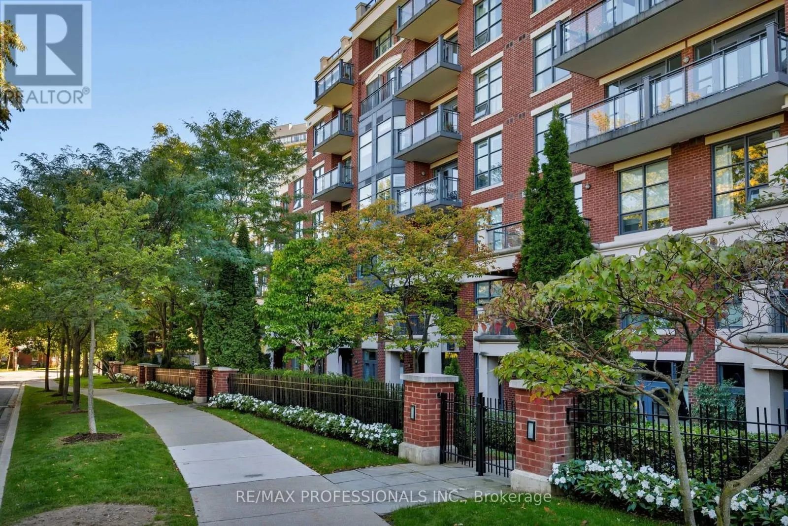 108 - 9 BURNHAMTHORPE CRESCENT