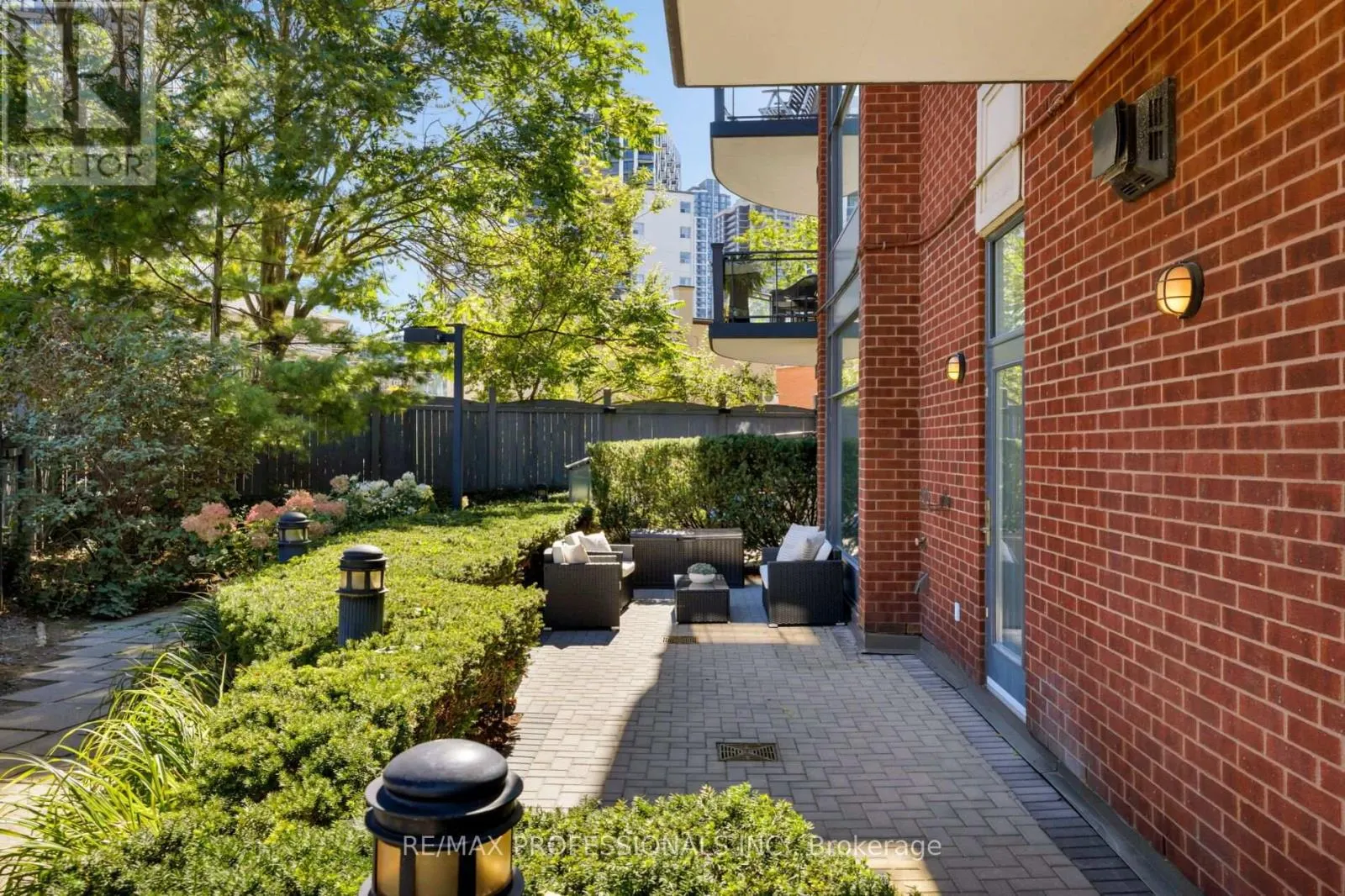 108 - 9 BURNHAMTHORPE CRESCENT