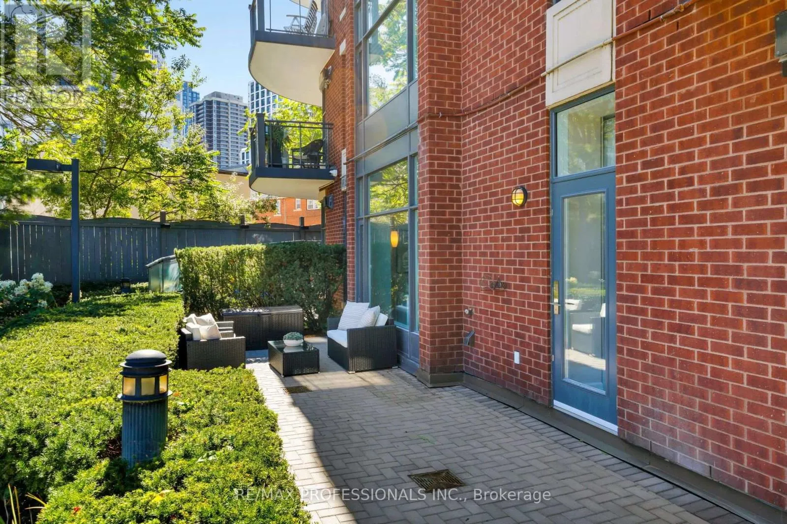 108 - 9 BURNHAMTHORPE CRESCENT