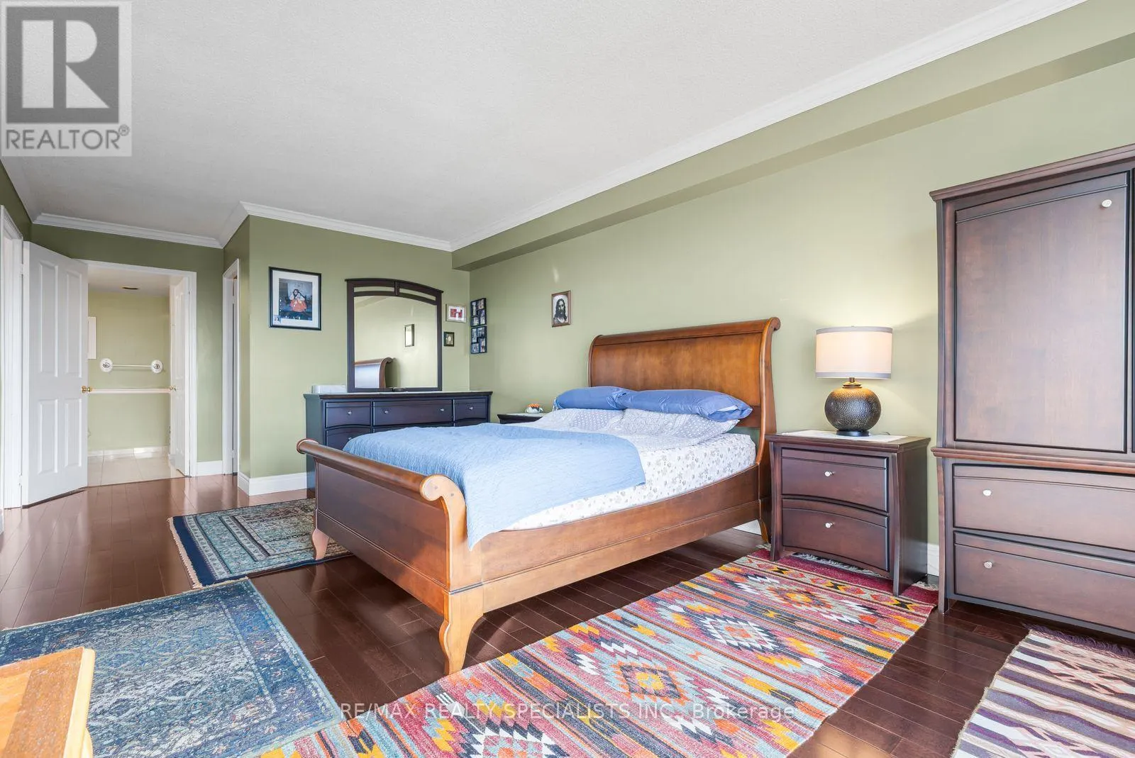1211 - 1800 THE COLLEGEWAY WAY