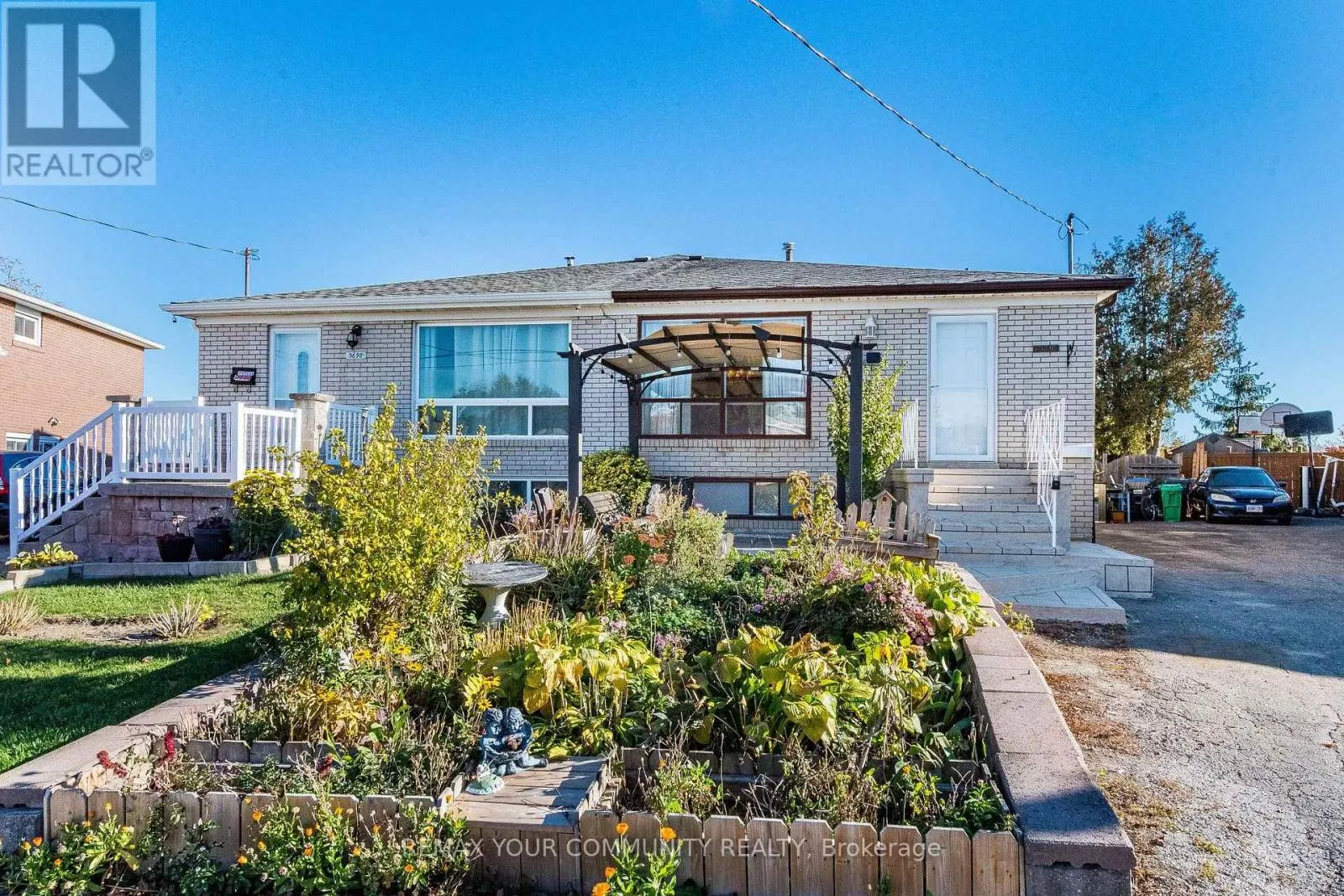 3696 WOODRUFF CRESCENT