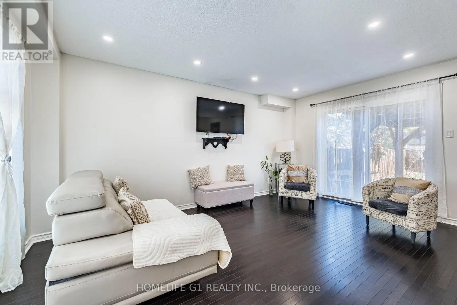 35 GREENBUSH COURT