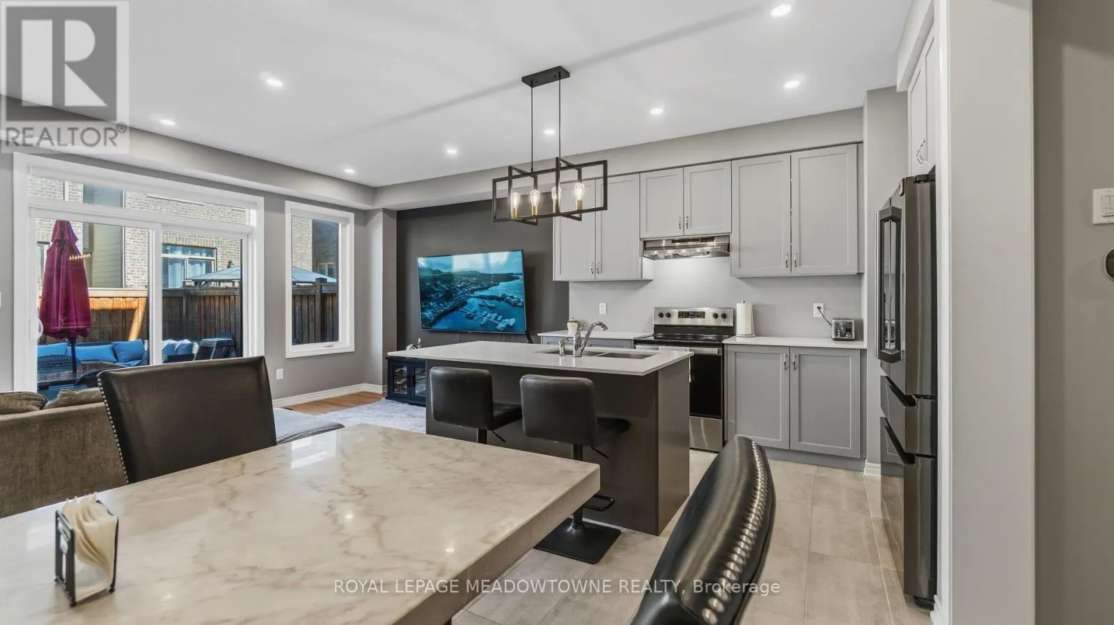8 ANGELFISH ROAD