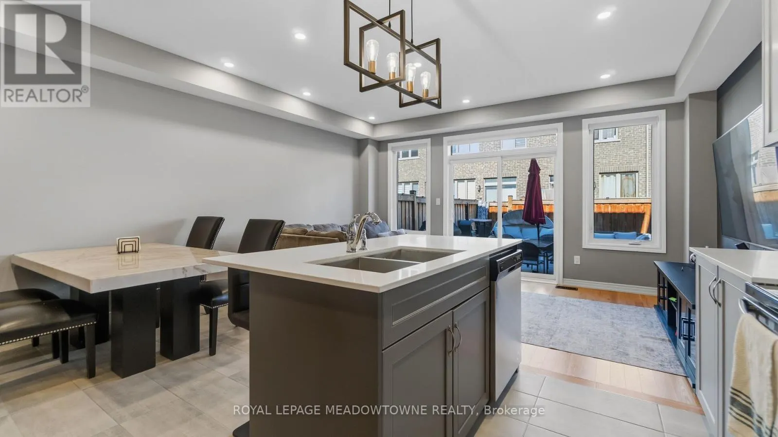 8 ANGELFISH ROAD