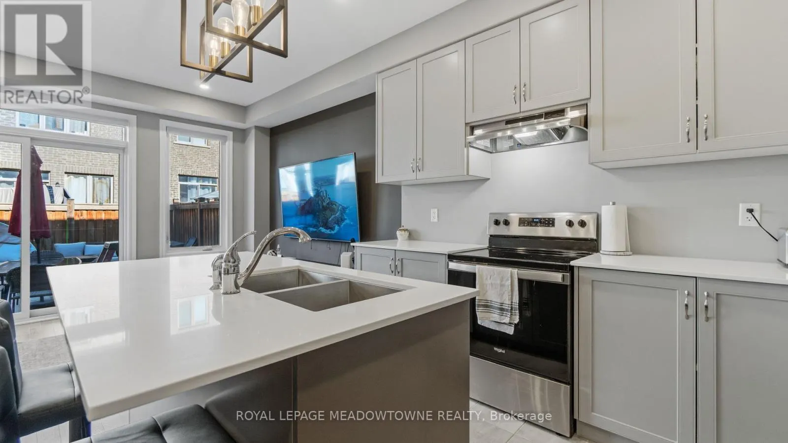 8 ANGELFISH ROAD