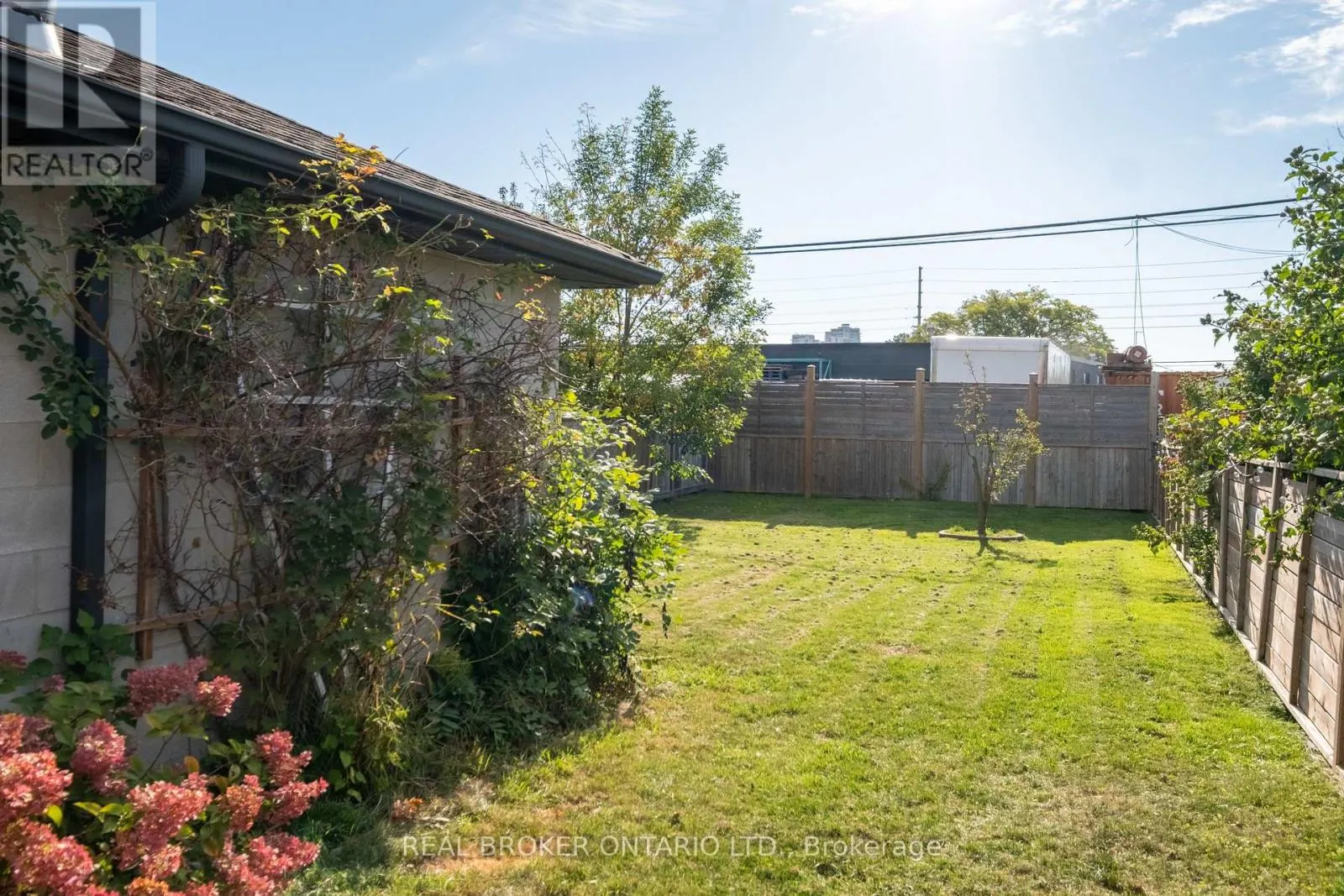 1633 CORAM CRESCENT