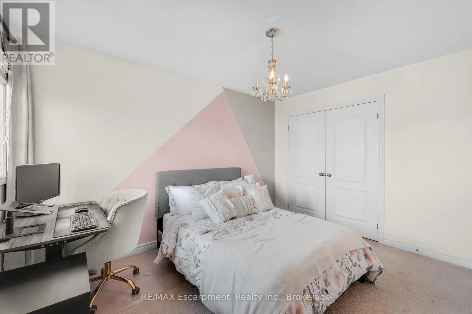 18 AUTUMN ARBOUR ROAD