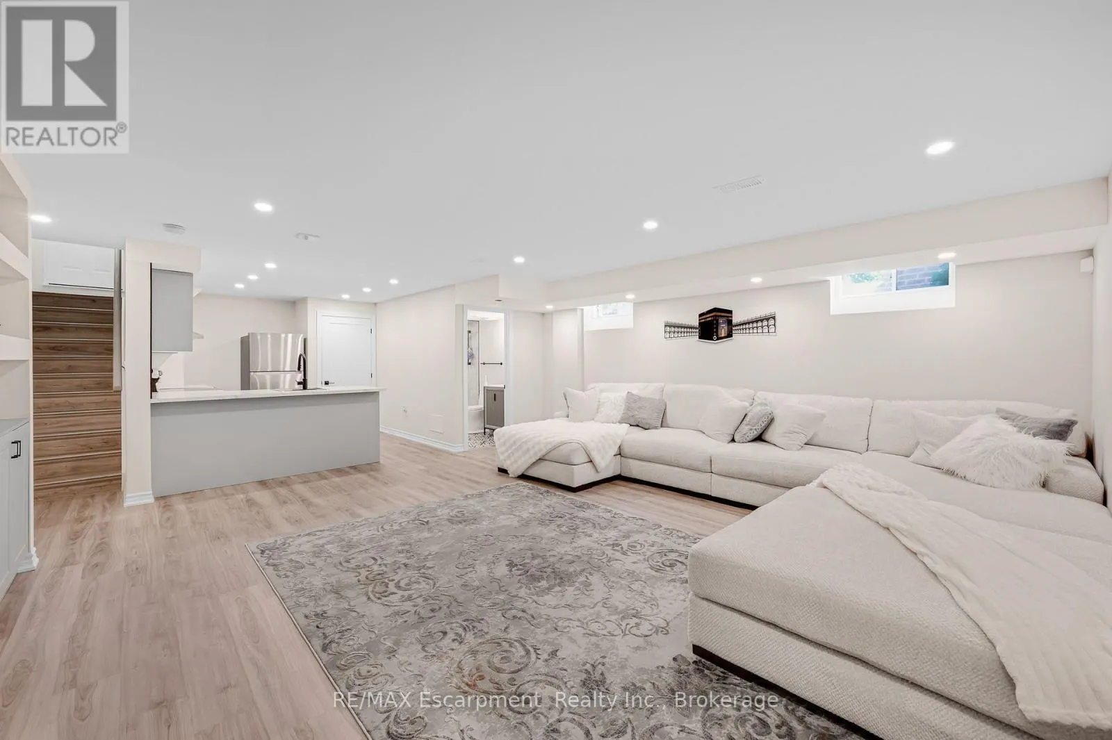 18 AUTUMN ARBOUR ROAD