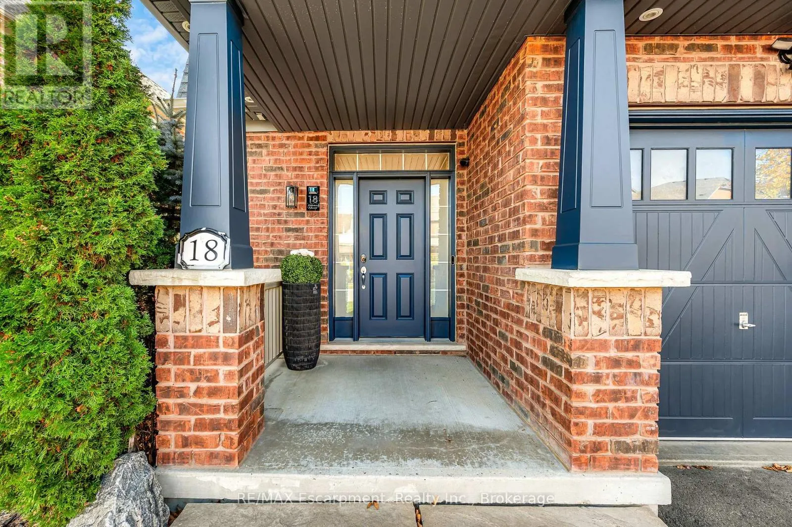 18 AUTUMN ARBOUR ROAD