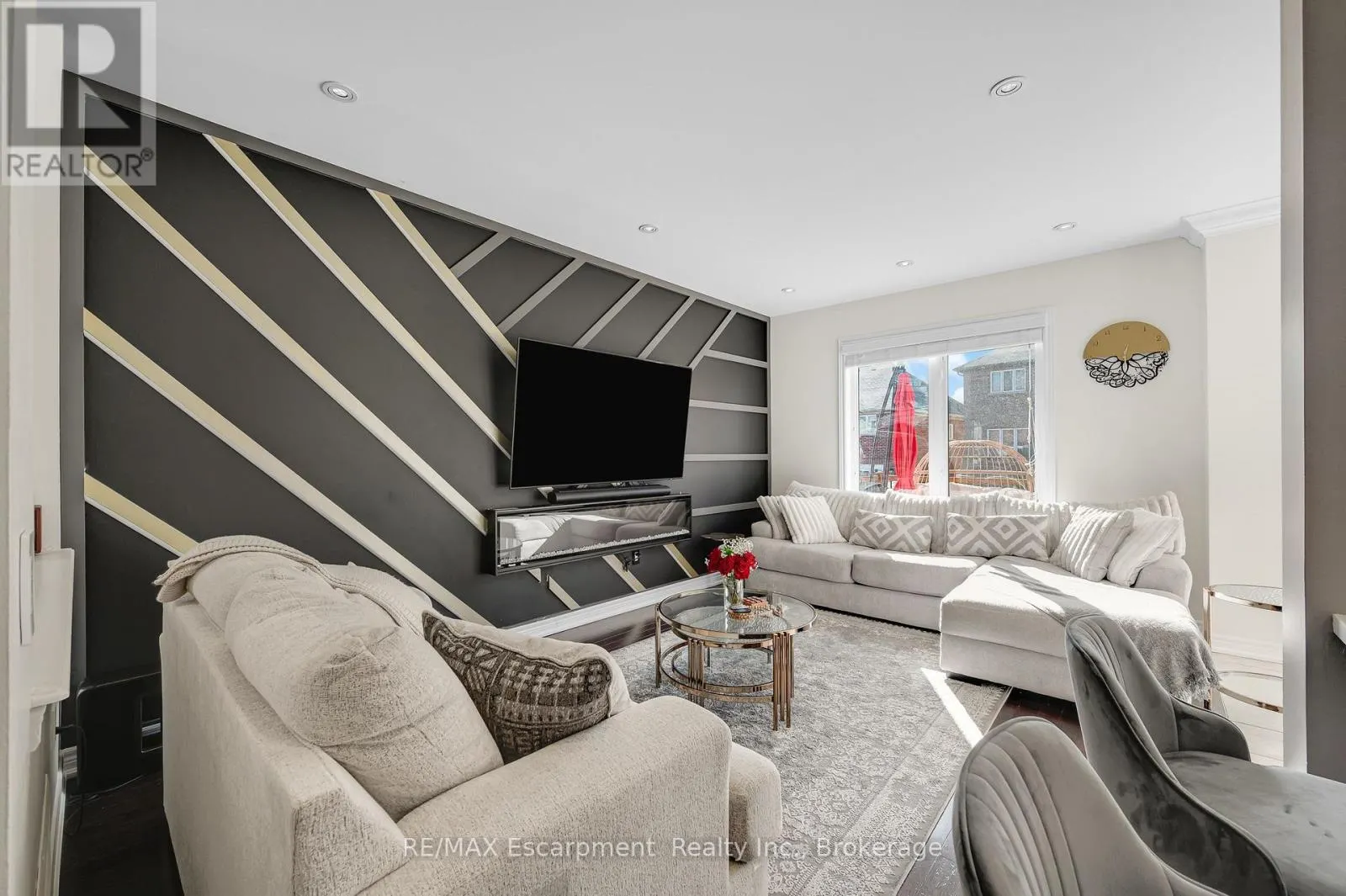 18 AUTUMN ARBOUR ROAD