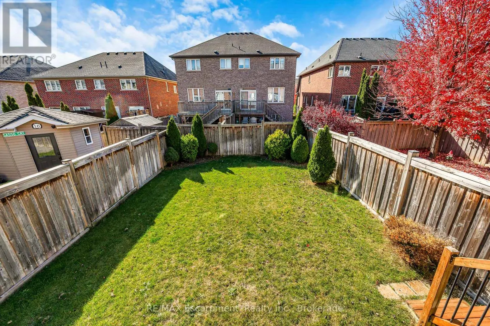 18 AUTUMN ARBOUR ROAD