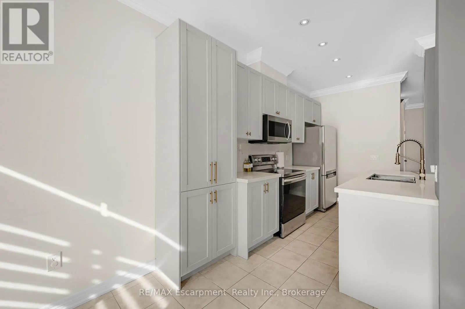 18 AUTUMN ARBOUR ROAD