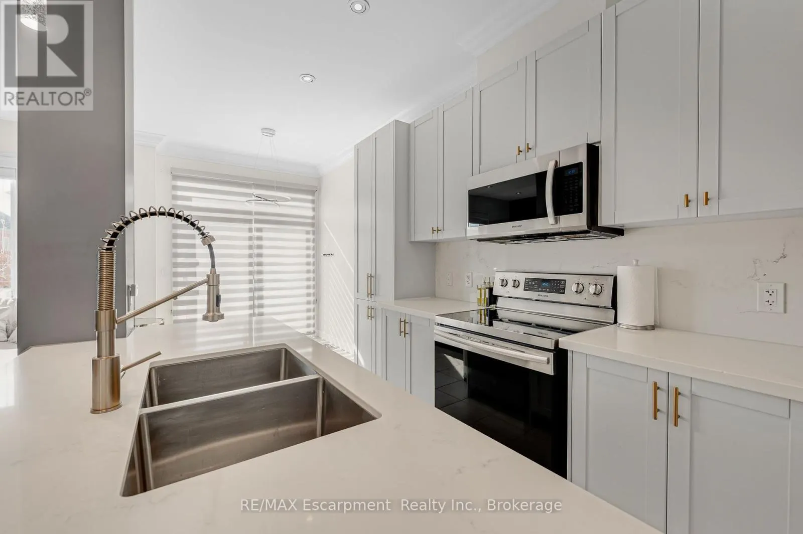 18 AUTUMN ARBOUR ROAD