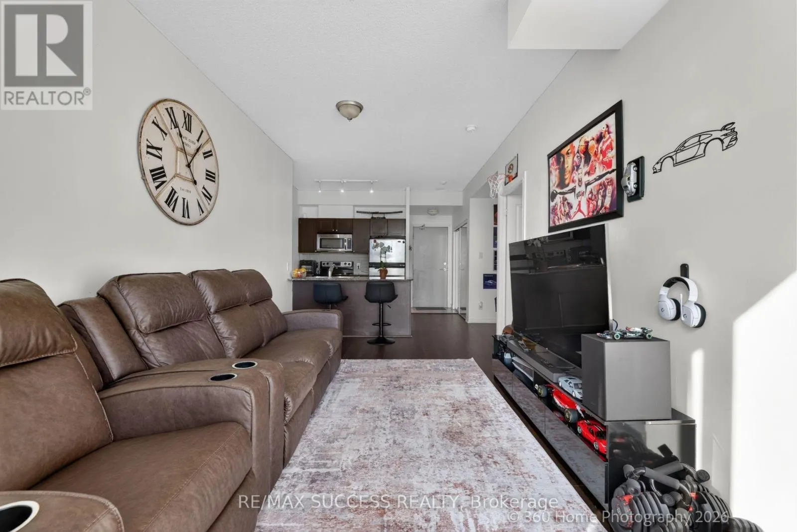 812 - 3525 KARIYA DRIVE