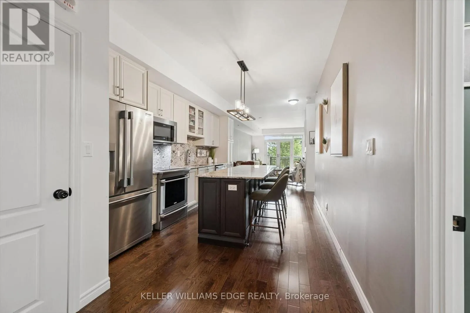 208 - 34 PLAINS ROAD E