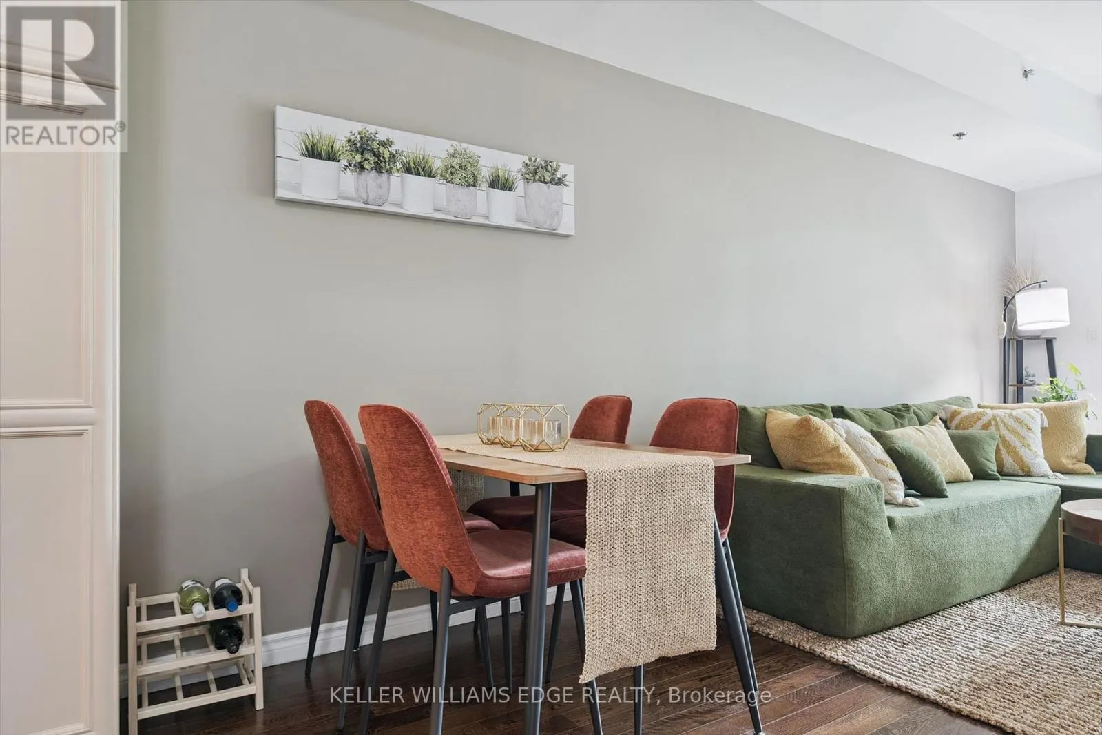 208 - 34 PLAINS ROAD E