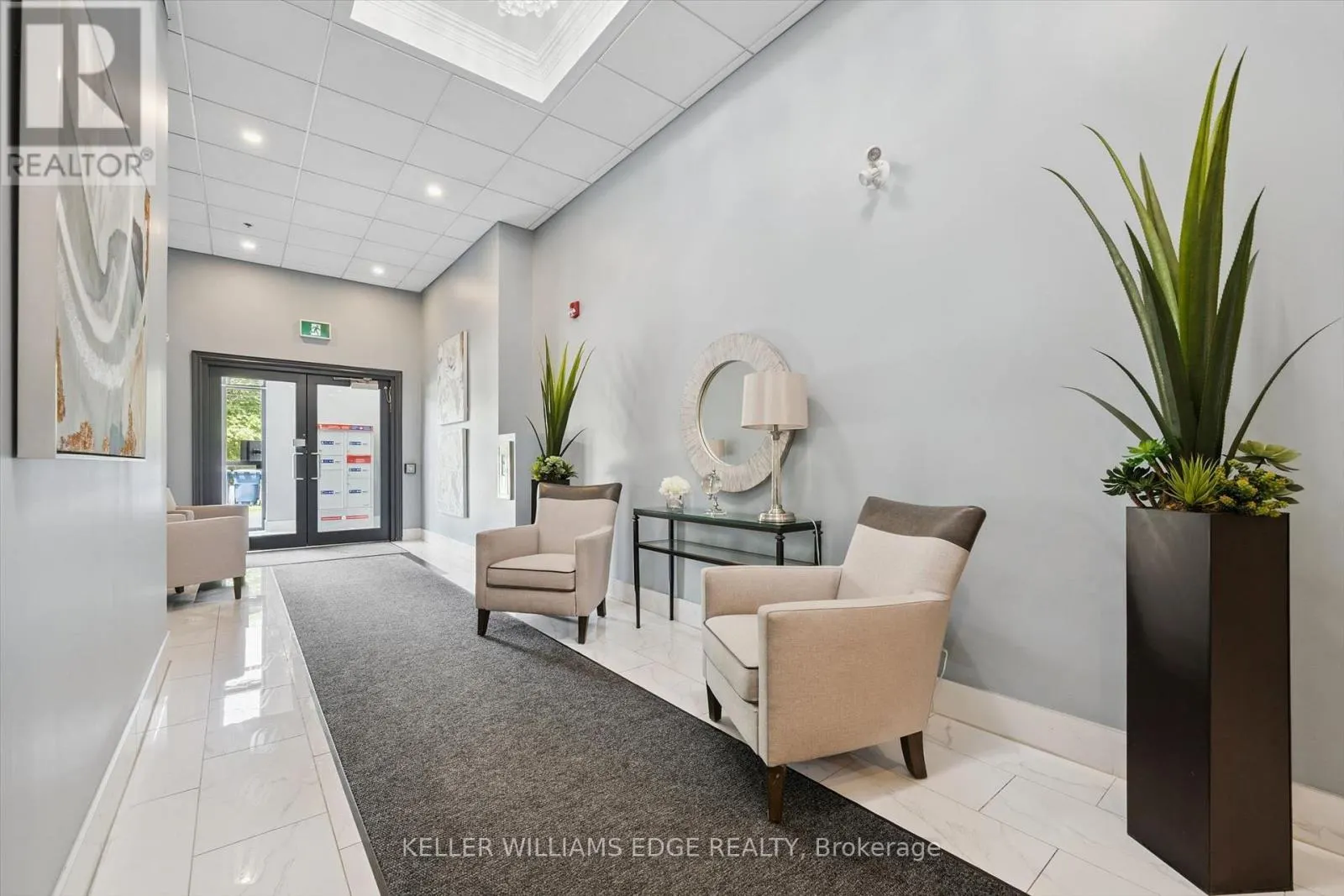 208 - 34 PLAINS ROAD E