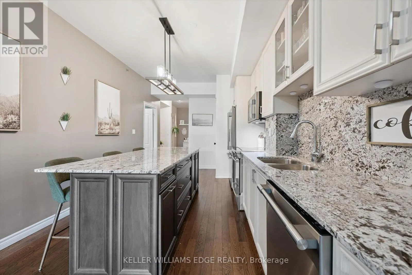 208 - 34 PLAINS ROAD E