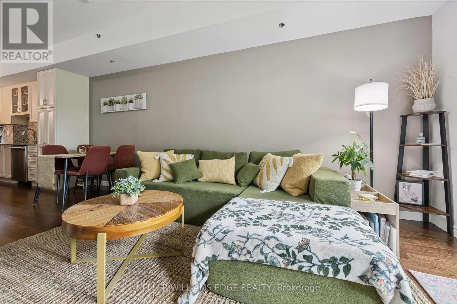 208 - 34 PLAINS ROAD E
