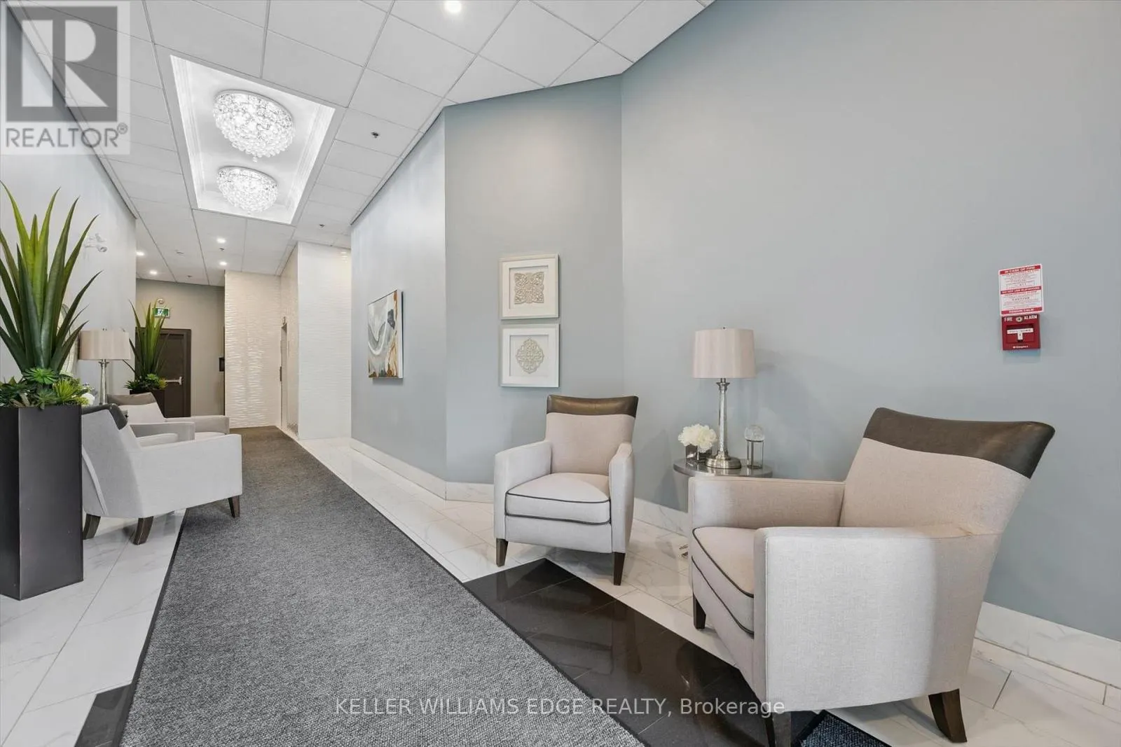 208 - 34 PLAINS ROAD E