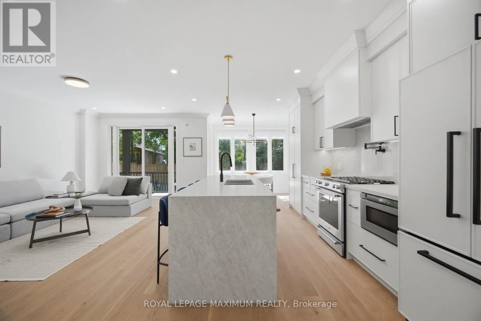 11 PARK BOULEVARD