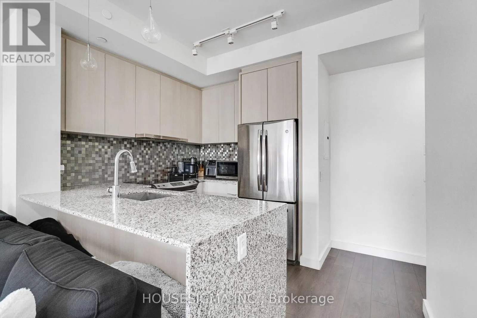 401 - 5005 HARVARD ROAD