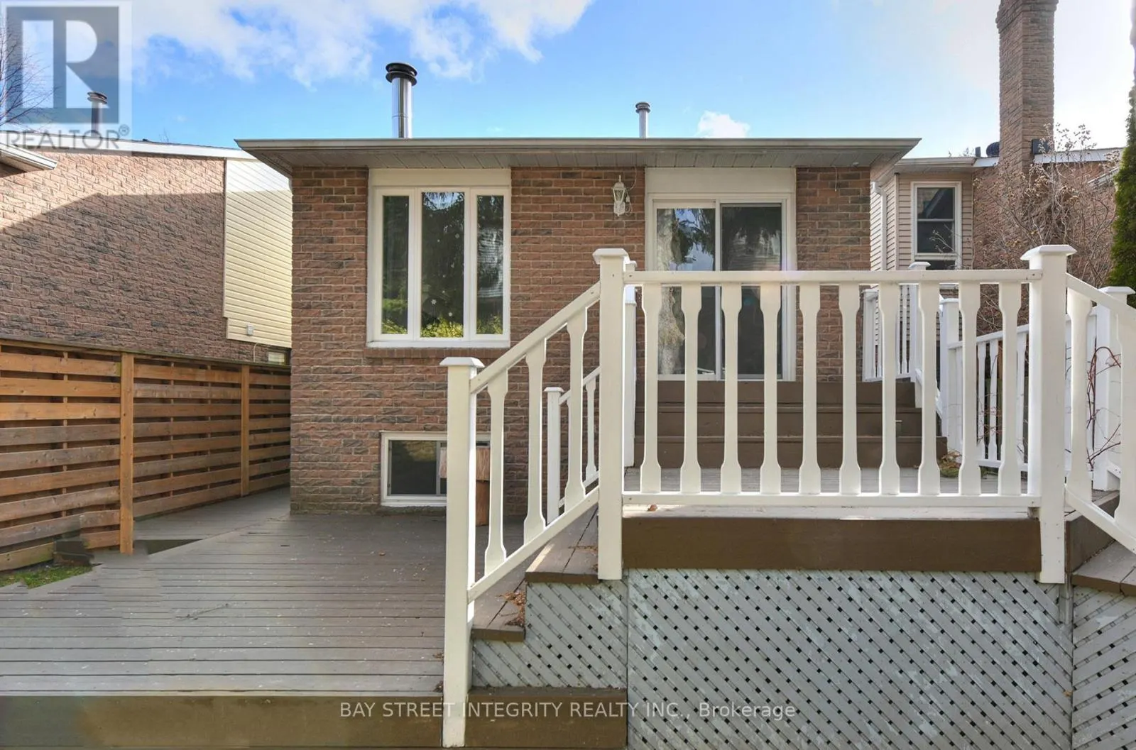 976 RAINTREE LANE