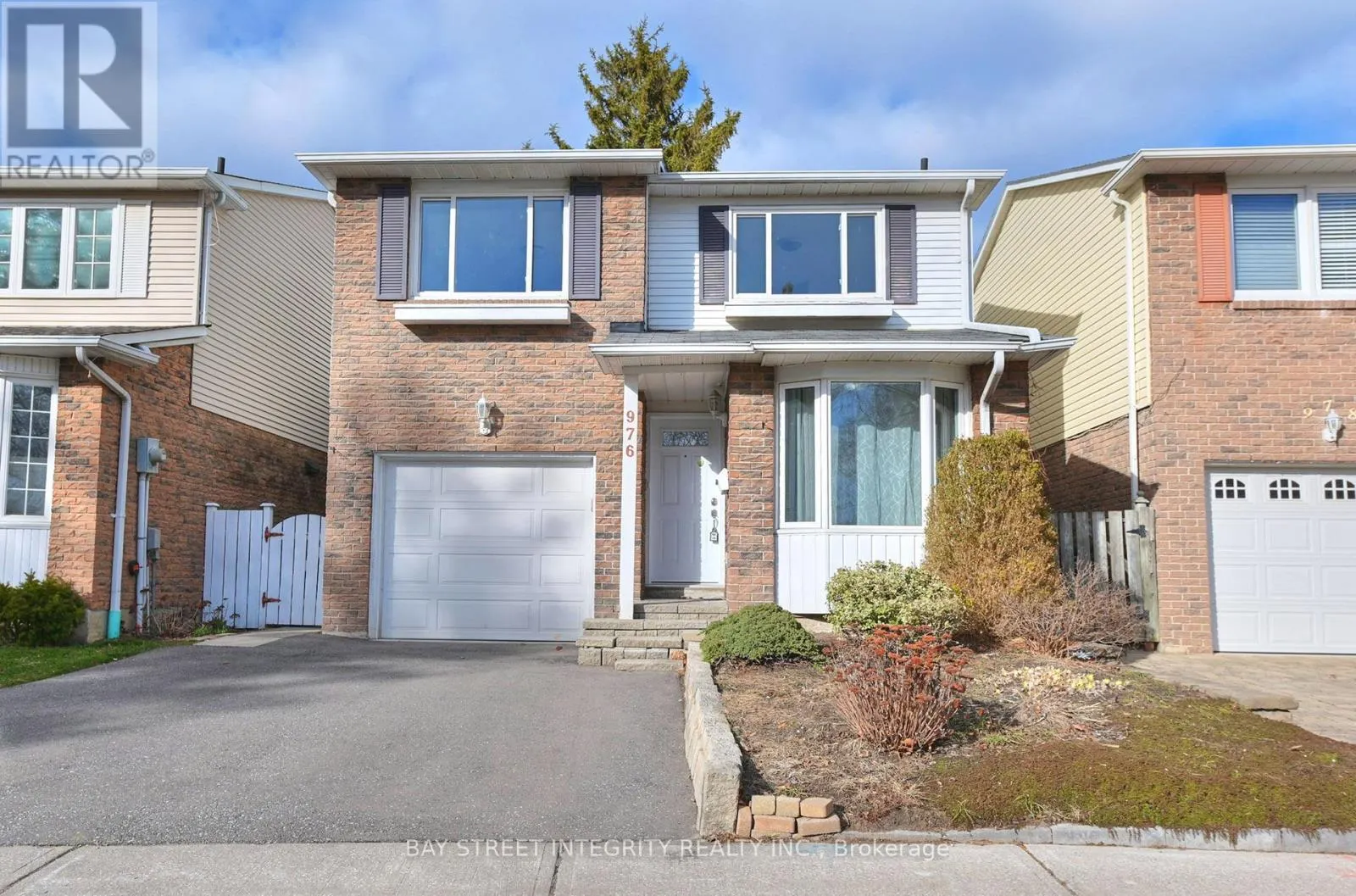 976 RAINTREE LANE