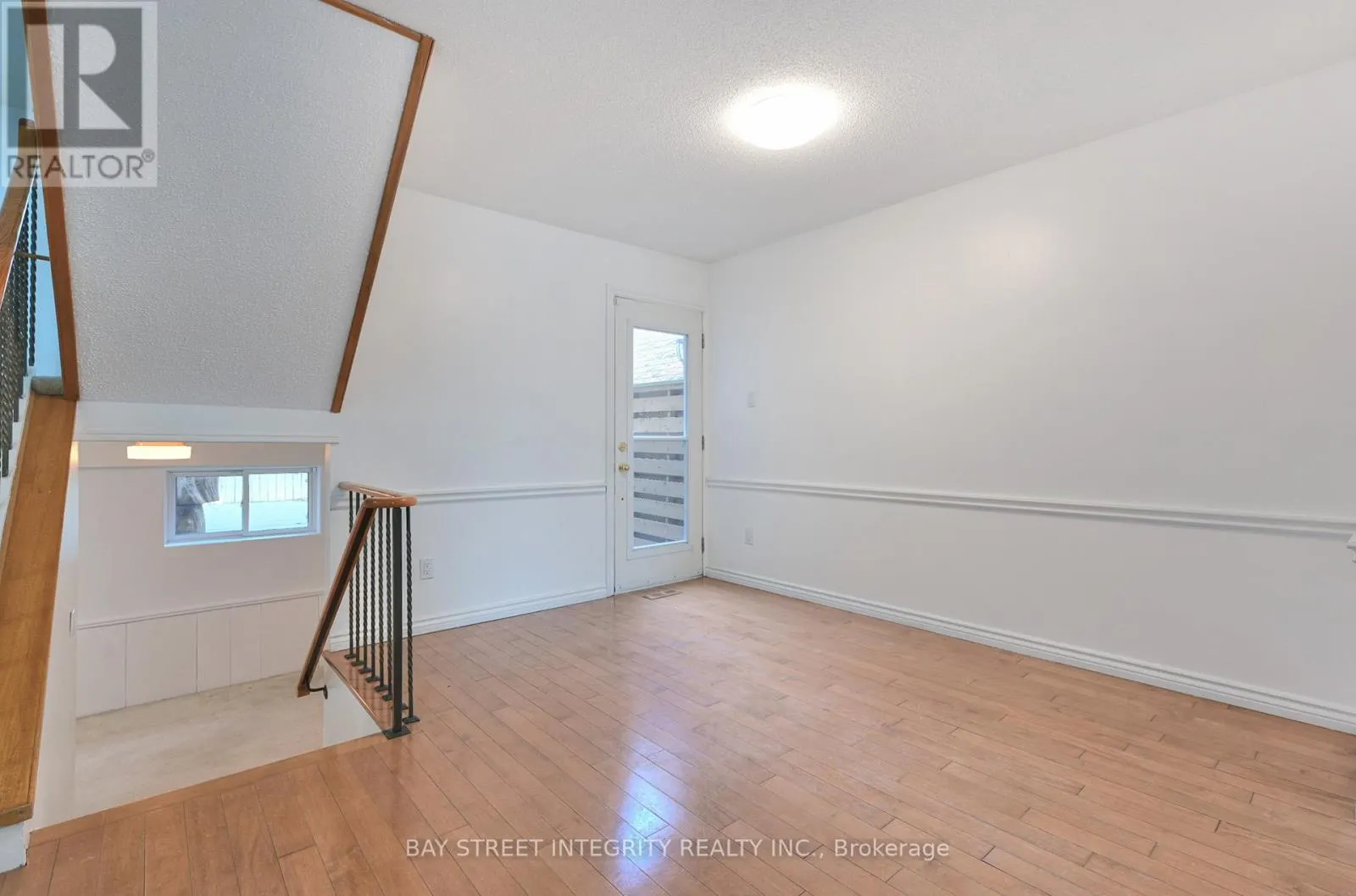 976 RAINTREE LANE