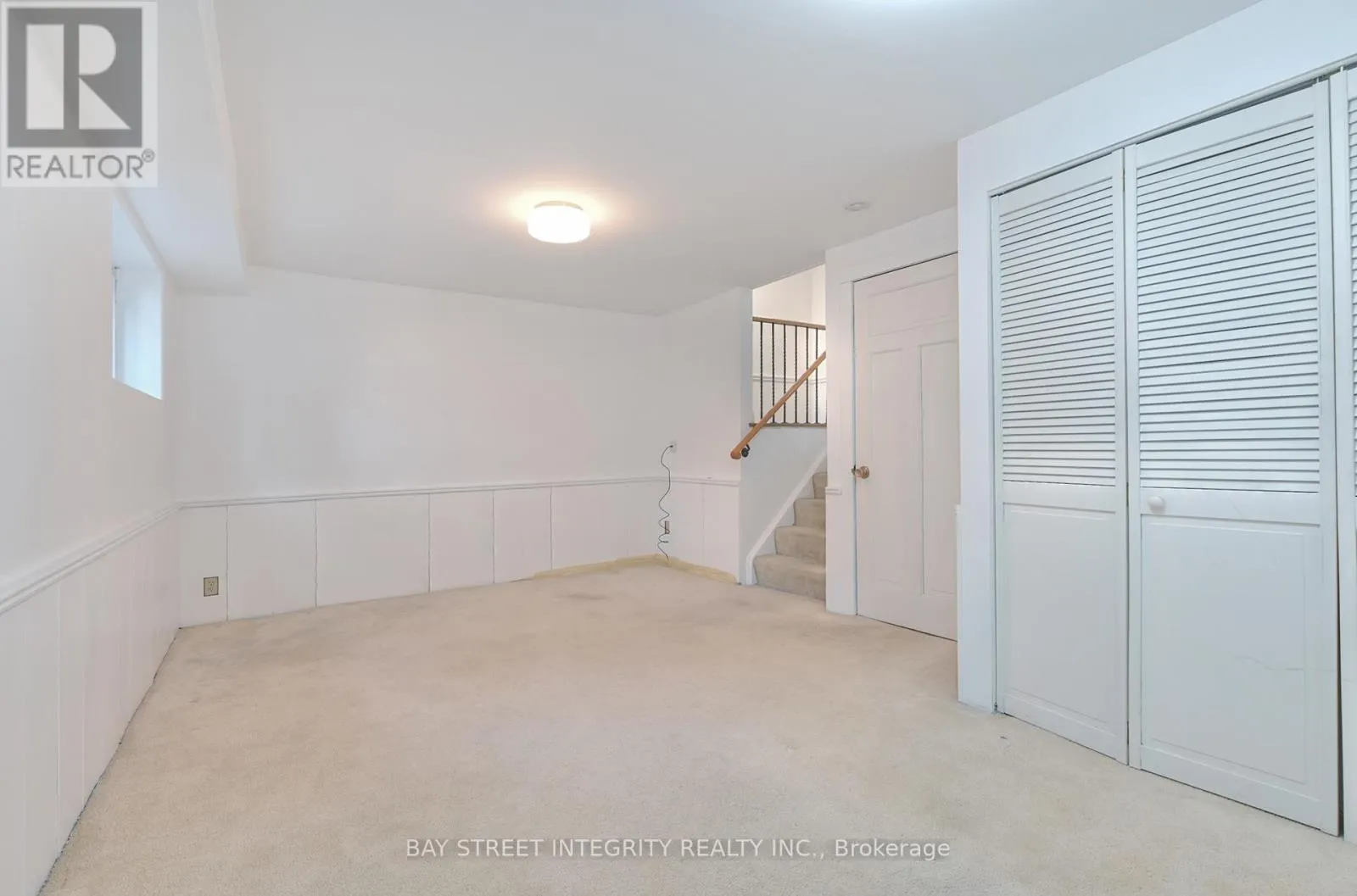 976 RAINTREE LANE