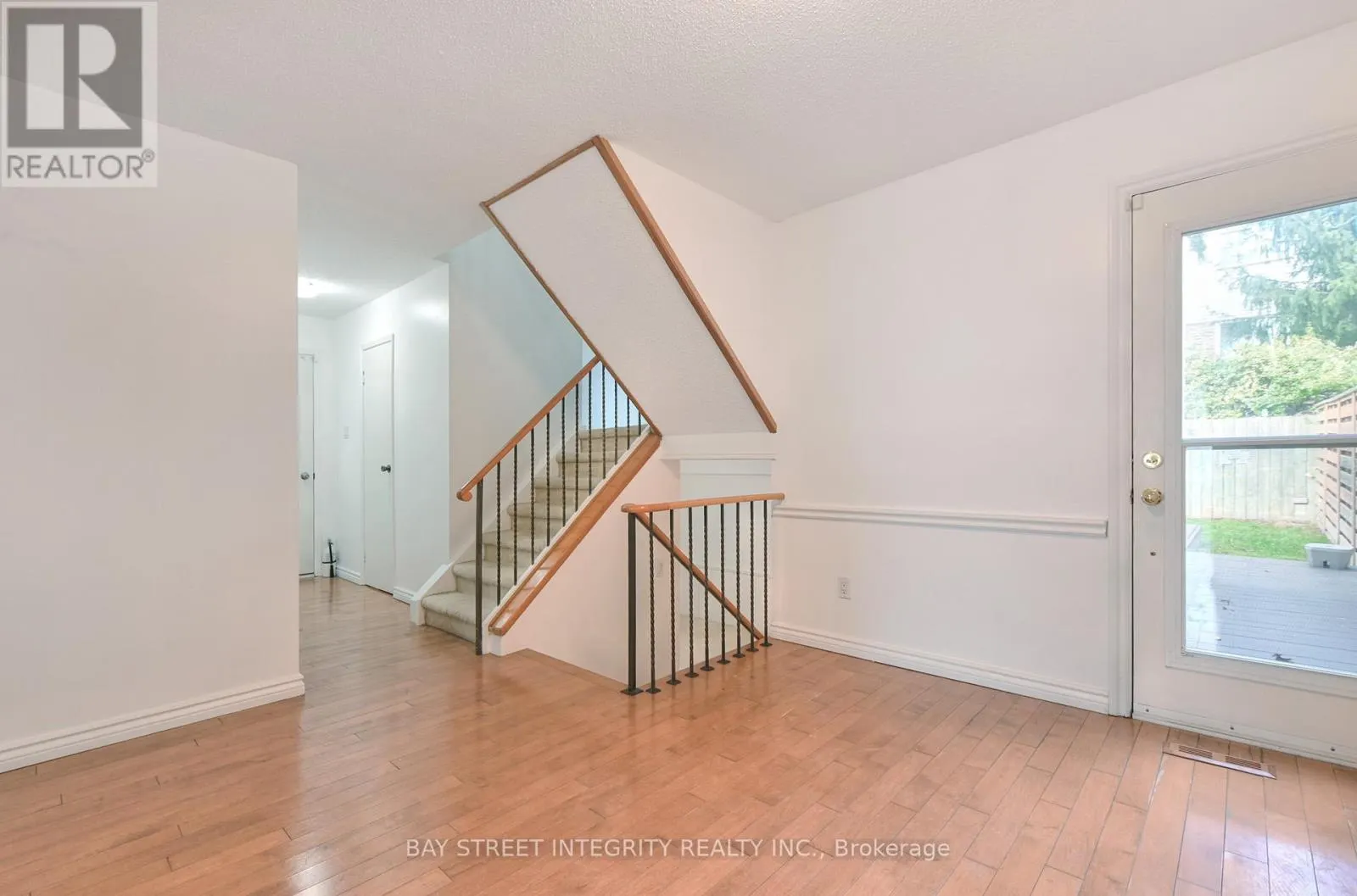 976 RAINTREE LANE