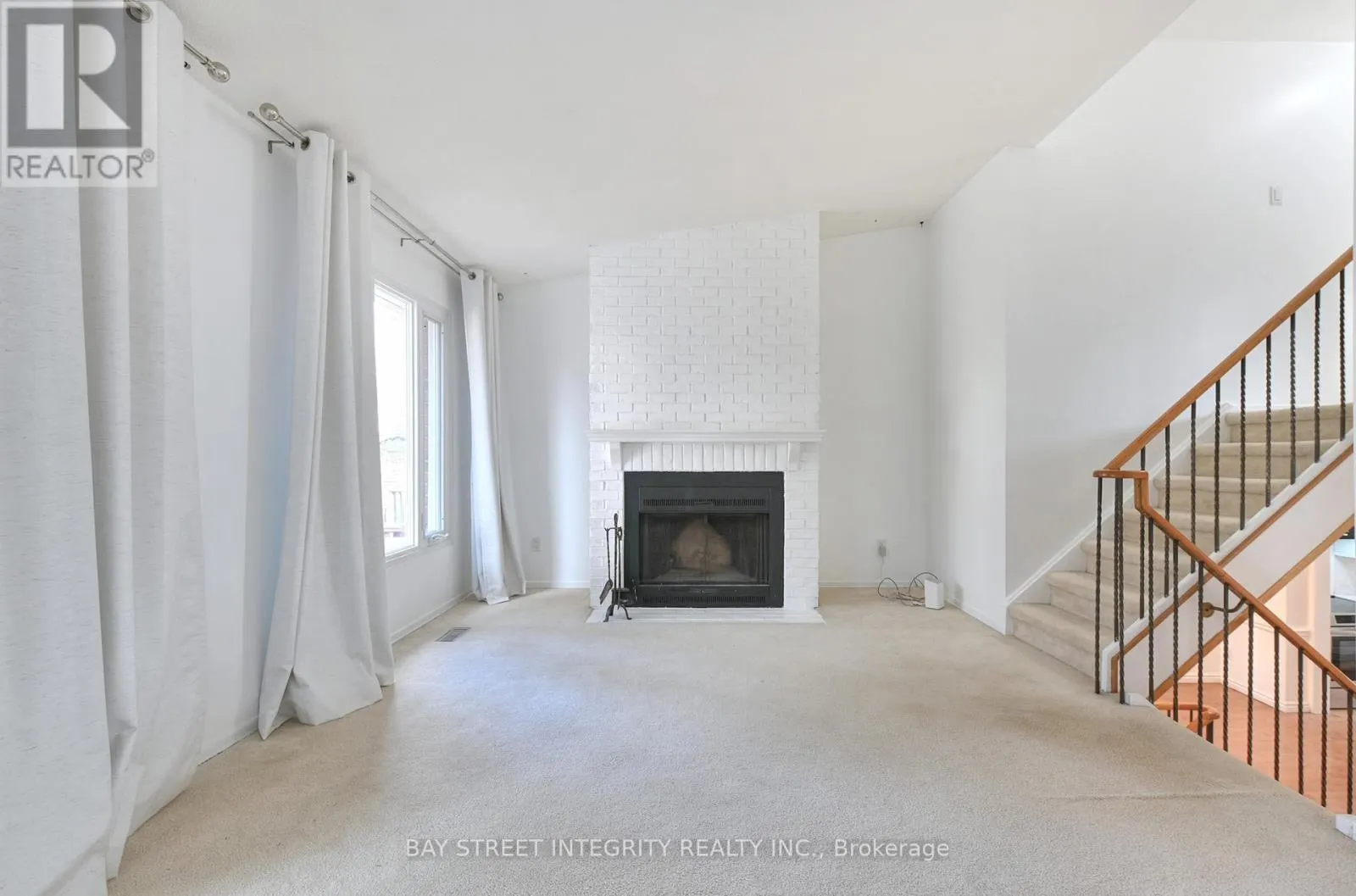 976 RAINTREE LANE